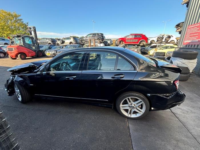 Mercedes C 1.8 C-180 CGI 16V Épave (2011, Noir)