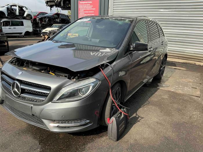 Mercedes B 1.8 B-180 CDI BlueEFFICIENCY 16V Salvage vehicle (2013, Gray, Mousey)