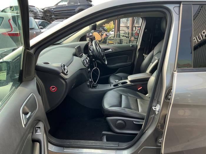 Mercedes B 1.8 B-180 CDI BlueEFFICIENCY 16V Salvage vehicle (2013, Gray, Mousey)