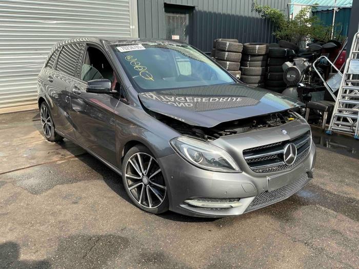 Mercedes B 1.8 B-180 CDI BlueEFFICIENCY 16V Salvage vehicle (2013, Gray, Mousey)