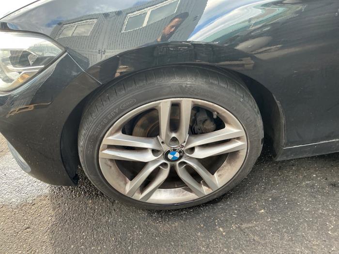 BMW 1 serie 116d 1.5 12V TwinPower Vehículo de desguace (2016, Metálico, Negro)