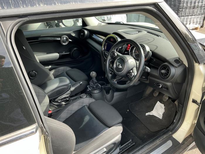Mini Mini 1.5 12V Cooper Samochód złomowany (2015, Jasny, Kremowy, Bialy)