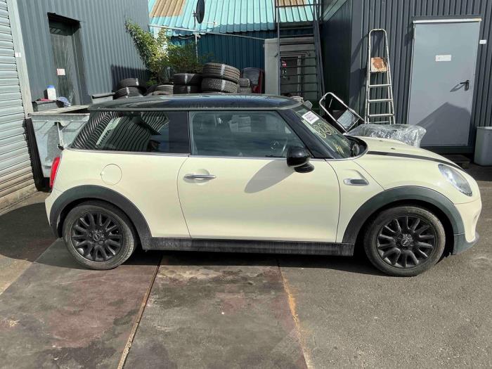 Mini Mini 1.5 12V Cooper Samochód złomowany (2015, Jasny, Kremowy, Bialy)