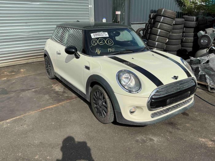 Mini Mini 1.5 12V Cooper Samochód złomowany (2015, Jasny, Kremowy, Bialy)
