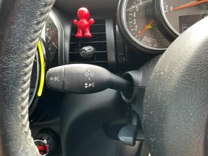 Mini Mini 1.5 12V Cooper Samochód złomowany (2015, Jasny, Kremowy, Bialy)
