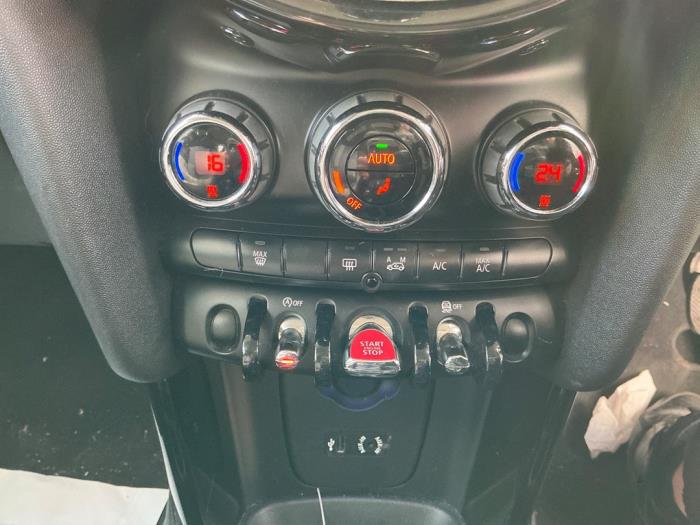 Mini Mini 1.5 12V Cooper Samochód złomowany (2015, Jasny, Kremowy, Bialy)