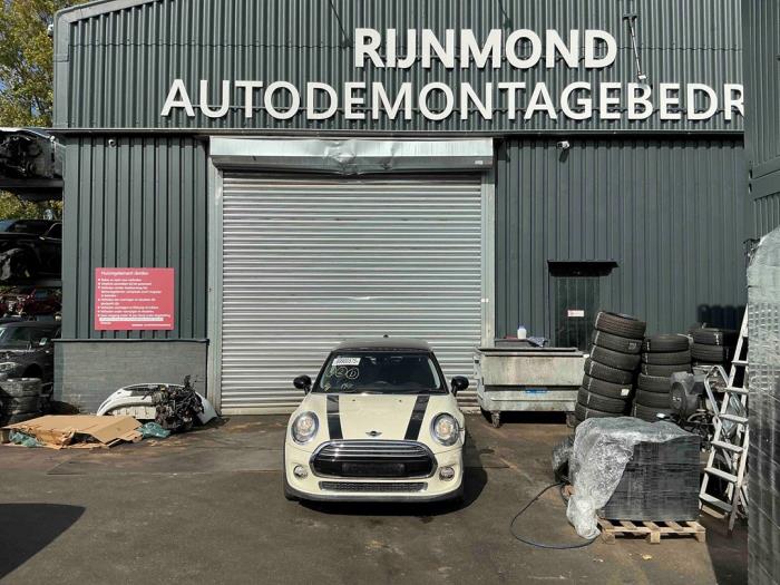 Mini Mini 1.5 12V Cooper Samochód złomowany (2015, Jasny, Kremowy, Bialy)