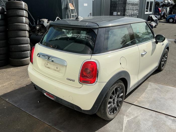 Mini Mini 1.5 12V Cooper Samochód złomowany (2015, Jasny, Kremowy, Bialy)