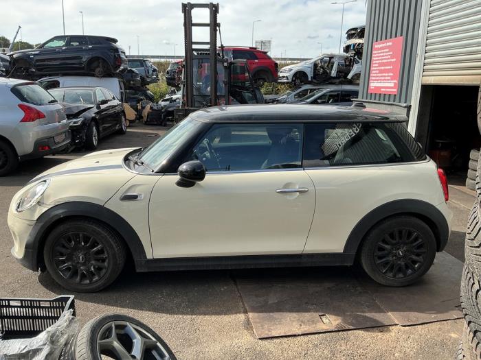 Mini Mini 1.5 12V Cooper Samochód złomowany (2015, Jasny, Kremowy, Bialy)