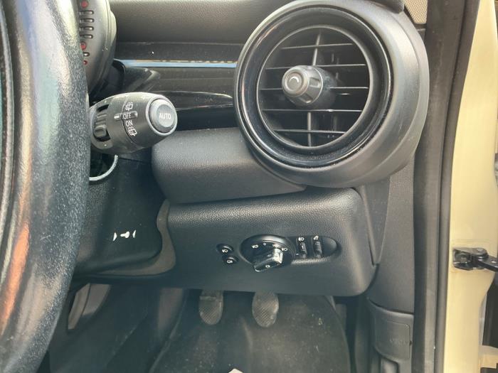 Mini Mini 1.5 12V Cooper Samochód złomowany (2015, Jasny, Kremowy, Bialy)