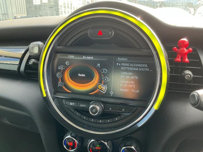 Mini Mini 1.5 12V Cooper Samochód złomowany (2015, Jasny, Kremowy, Bialy)
