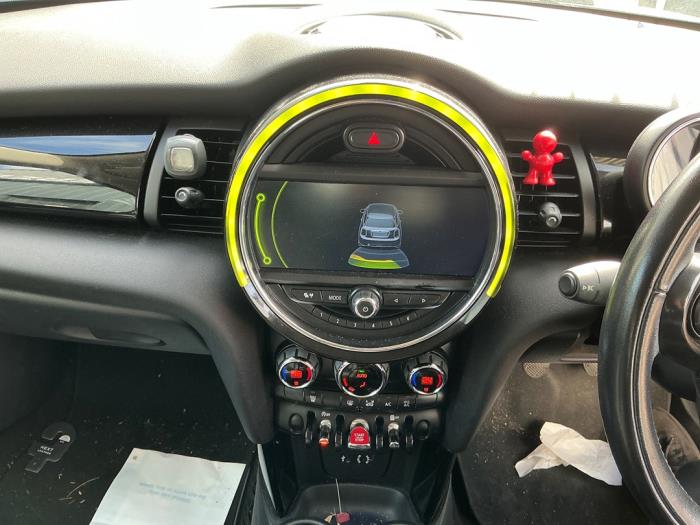 Mini Mini 1.5 12V Cooper Samochód złomowany (2015, Jasny, Kremowy, Bialy)