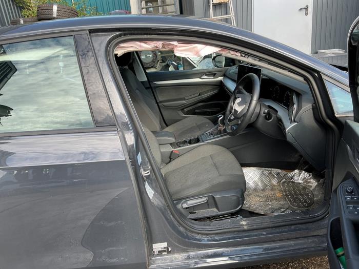 Volkswagen Golf VIII 1.5 eTSI 16V Skrotfordon (2024, GRIJS DONKER GRIJS)