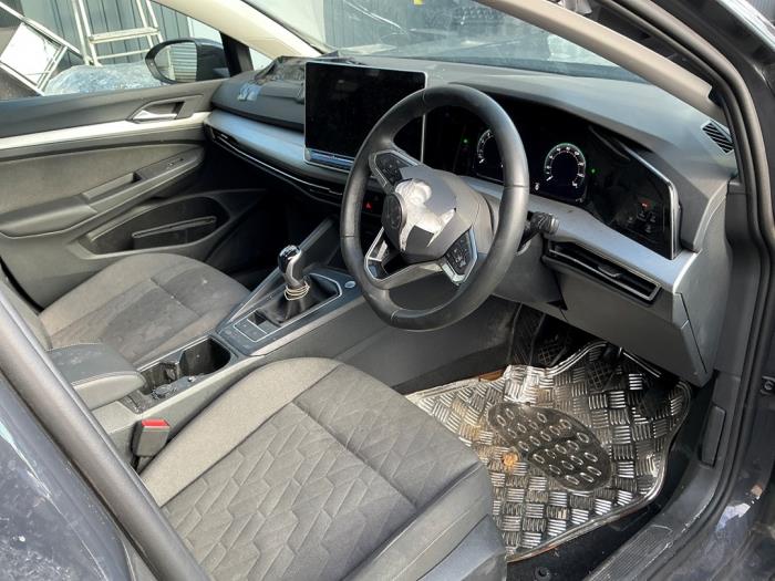 Volkswagen Golf VIII 1.5 eTSI 16V Skrotfordon (2024, GRIJS DONKER GRIJS)