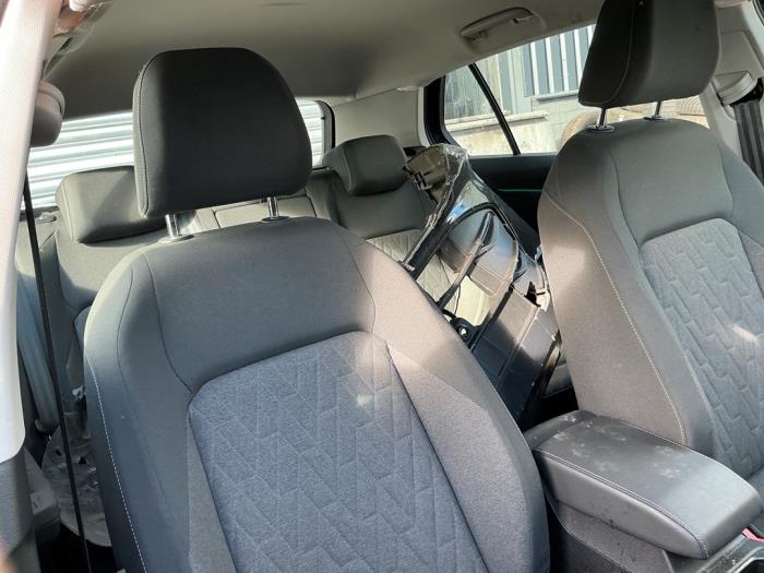 Volkswagen Golf VIII 1.5 eTSI 16V Skrotfordon (2024, GRIJS DONKER GRIJS)