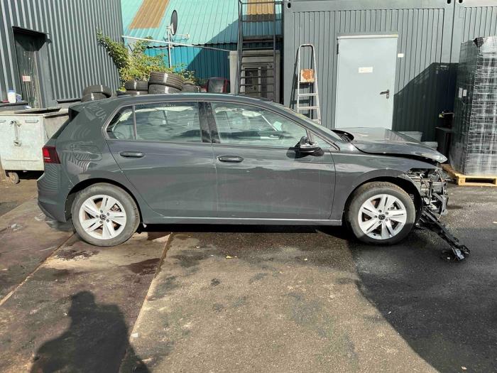 Volkswagen Golf VIII 1.5 eTSI 16V Skrotfordon (2024, GRIJS DONKER GRIJS)
