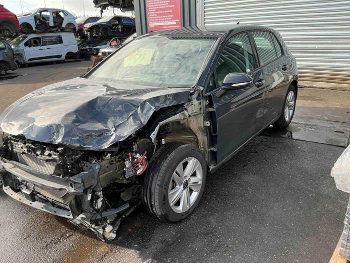 Volkswagen Golf VIII 1.5 eTSI 16V Skrotfordon (2024, GRIJS DONKER GRIJS)