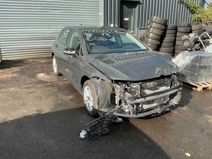 Volkswagen Golf VIII 1.5 eTSI 16V Skrotfordon (2024, GRIJS DONKER GRIJS)