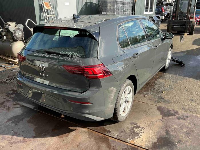 Volkswagen Golf VIII 1.5 eTSI 16V Skrotfordon (2024, GRIJS DONKER GRIJS)