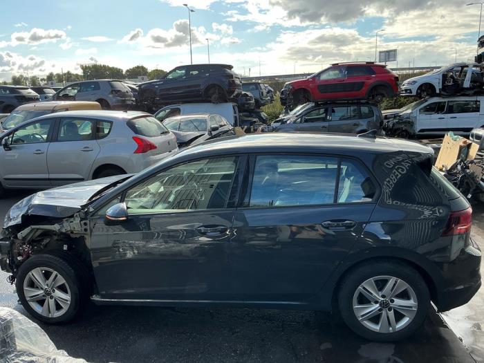 Volkswagen Golf VIII 1.5 eTSI 16V Skrotfordon (2024, GRIJS DONKER GRIJS)