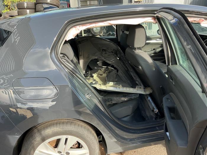 Volkswagen Golf VIII 1.5 eTSI 16V Skrotfordon (2024, GRIJS DONKER GRIJS)