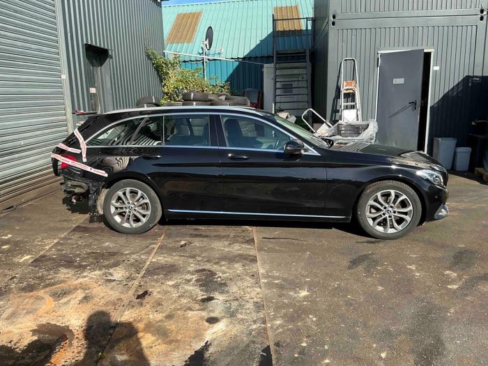 Mercedes C Estate C-180 1.6 16V BlueEfficiency Schrottauto (2017, Metallic, Schwarz)