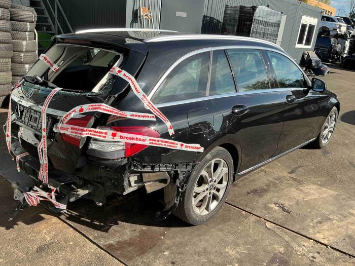 Mercedes C Estate C-180 1.6 16V BlueEfficiency Schrottauto (2017, Metallic, Schwarz)