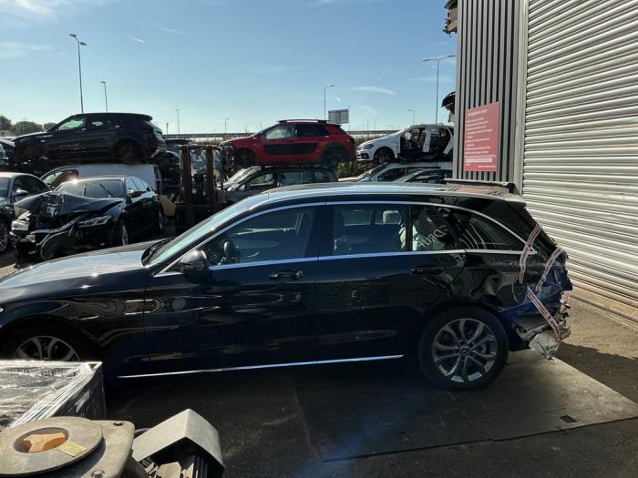 Mercedes C Estate C-180 1.6 16V BlueEfficiency Schrottauto (2017, Metallic, Schwarz)