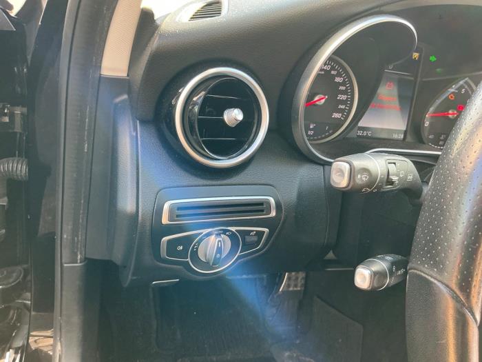 Mercedes C Estate C-180 1.6 16V BlueEfficiency Schrottauto (2017, Metallic, Schwarz)