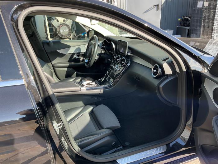 Mercedes C Estate C-180 1.6 16V BlueEfficiency Schrottauto (2017, Metallic, Schwarz)