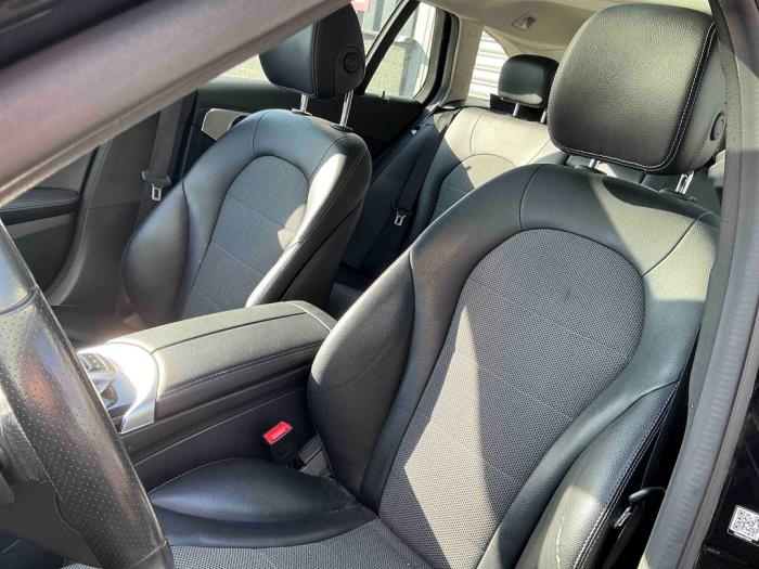 Mercedes C Estate C-180 1.6 16V BlueEfficiency Schrottauto (2017, Metallic, Schwarz)
