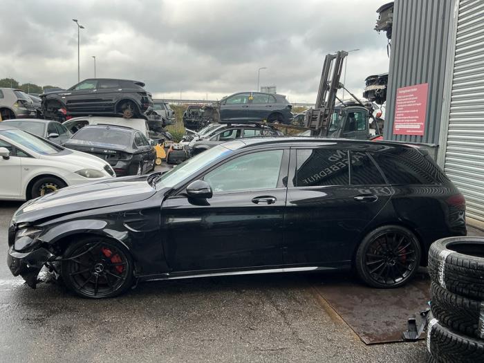 Mercedes C Estate AMG C-63 AMG 4.0 V8 Biturbo Skadat fordon (2017, ZWART METALLIC ZWART)