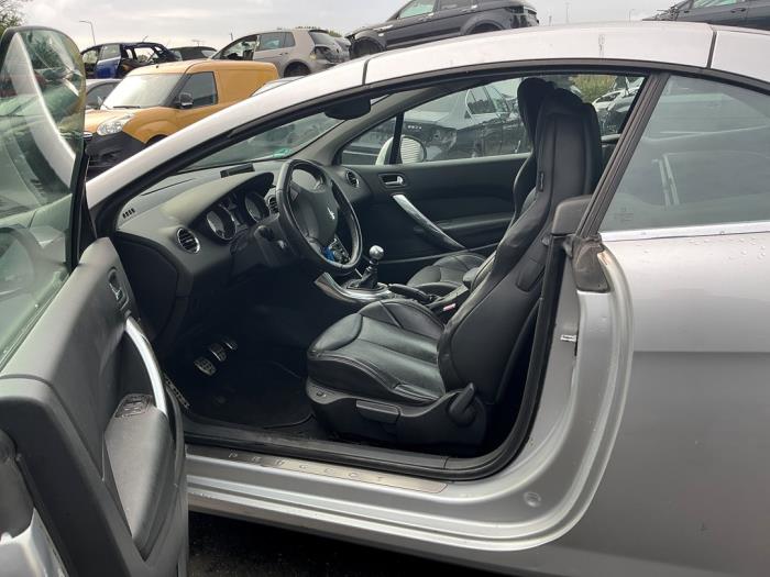 Peugeot 308 CC 1.6 16V THP 150 Skrotfordon (2009, ZILVERGRIJS GRIJS)