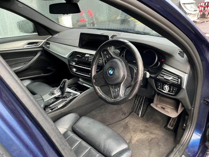BMW 5 serie 530d 3.0 TwinPower Turbo 24V Skrotfordon (2018, BLAUW DONKER BLAUW)