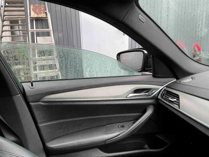 BMW 5 serie 530d 3.0 TwinPower Turbo 24V Skrotfordon (2018, BLAUW DONKER BLAUW)