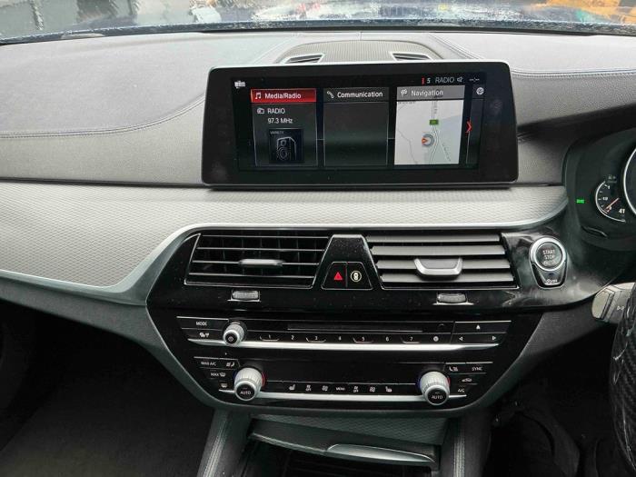 BMW 5 serie 530d 3.0 TwinPower Turbo 24V Skrotfordon (2018, BLAUW DONKER BLAUW)