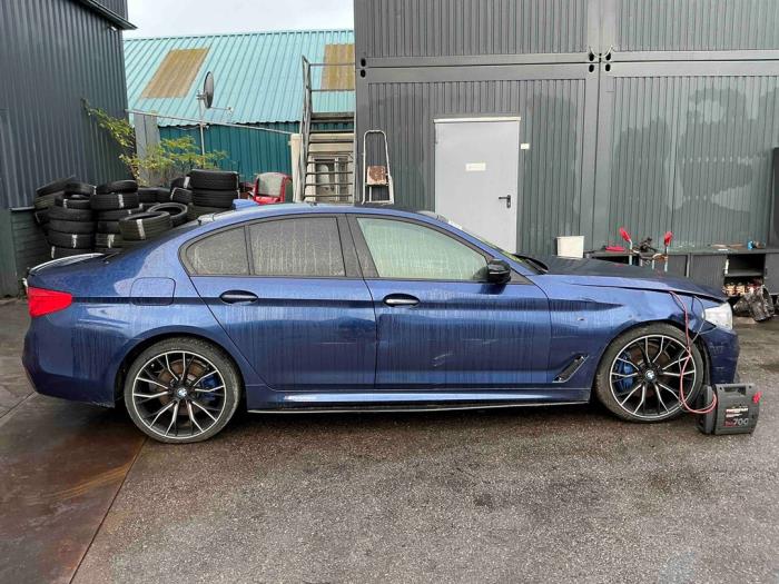 BMW 5 serie 530d 3.0 TwinPower Turbo 24V Skrotfordon (2018, BLAUW DONKER BLAUW)