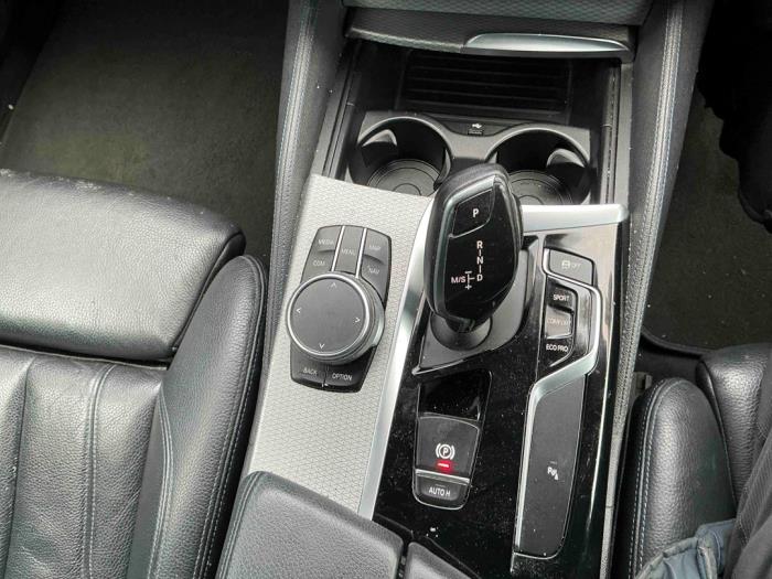 BMW 5 serie 530d 3.0 TwinPower Turbo 24V Skrotfordon (2018, BLAUW DONKER BLAUW)