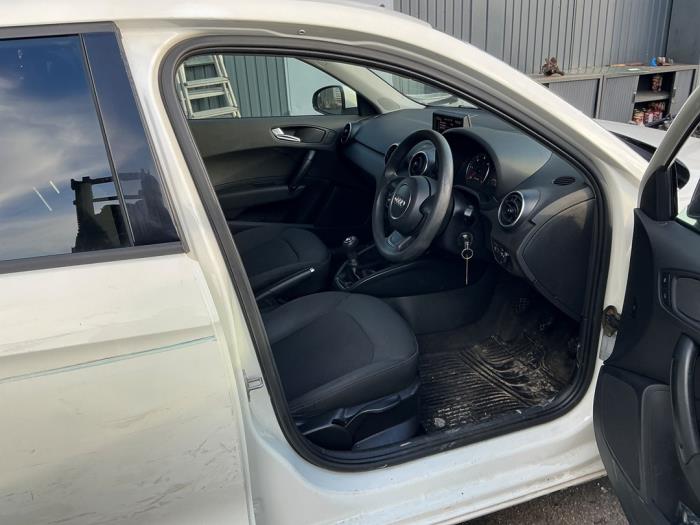 Audi A1 Sportback 1.6 TDI 16V Vehículo de desguace (2013, Blanco)