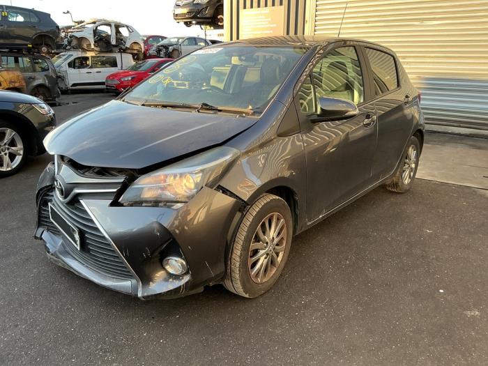 Toyota Yaris III 1.33 16V Dual VVT-I Épave (2016, Gris, Gris souris)
