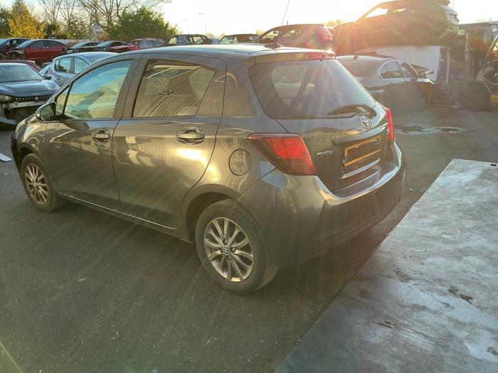 Toyota Yaris III 1.33 16V Dual VVT-I Épave (2016, Gris, Gris souris)
