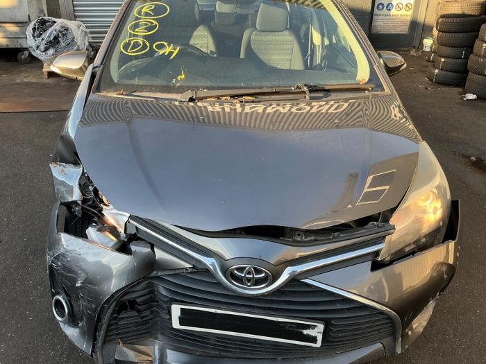 Toyota Yaris III 1.33 16V Dual VVT-I Épave (2016, Gris, Gris souris)
