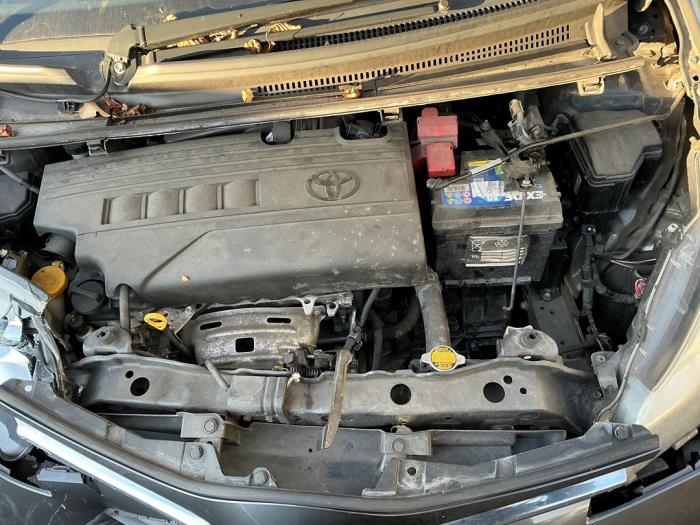 Toyota Yaris III 1.33 16V Dual VVT-I Épave (2016, Gris, Gris souris)