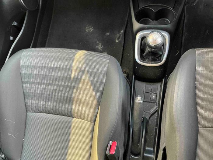 Toyota Yaris III 1.33 16V Dual VVT-I Épave (2016, Gris, Gris souris)