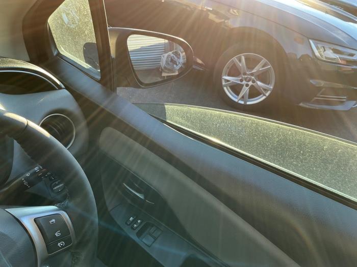 Toyota Yaris III 1.33 16V Dual VVT-I Épave (2016, Gris, Gris souris)