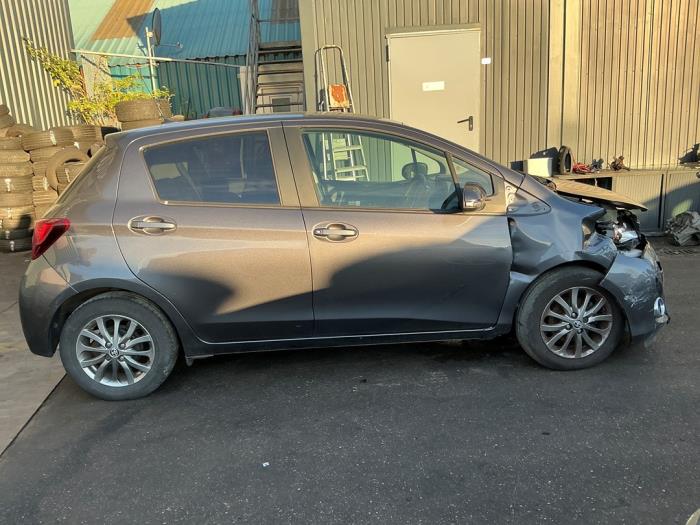 Toyota Yaris III 1.33 16V Dual VVT-I Épave (2016, Gris, Gris souris)