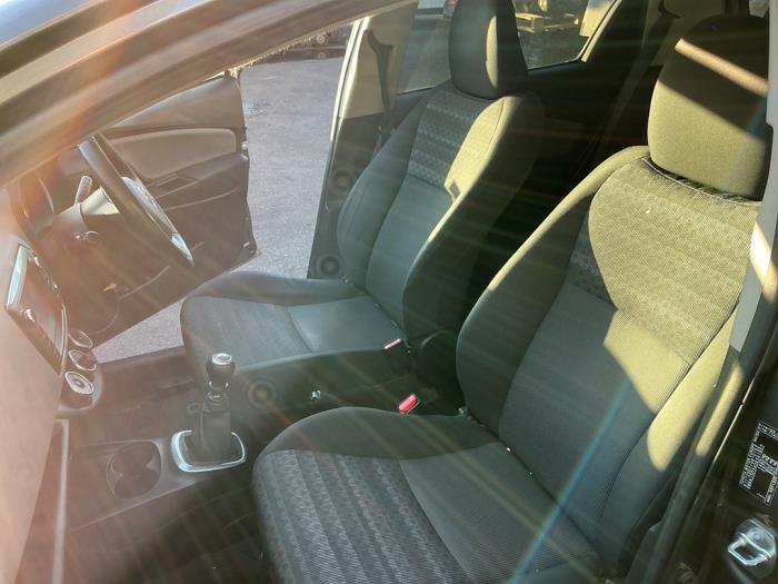 Toyota Yaris III 1.33 16V Dual VVT-I Épave (2016, Gris, Gris souris)