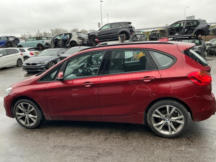 BMW 2 serie Active Tourer 220i 2.0 TwinPower Turbo 16V Vehículo de desguace (2018, Rojo)