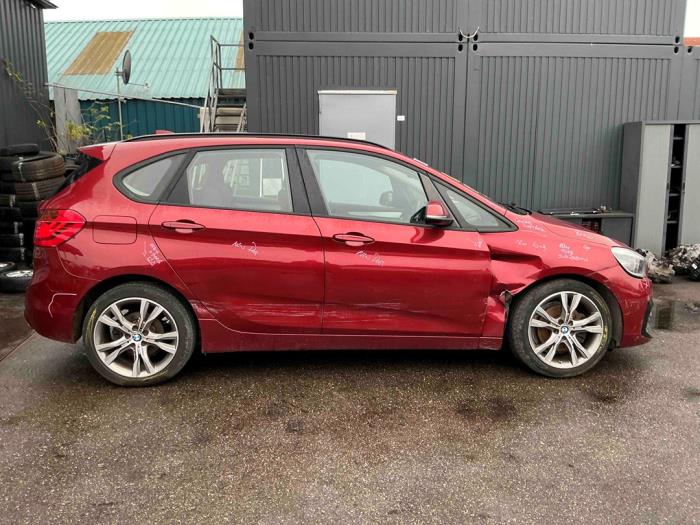 BMW 2 serie Active Tourer 220i 2.0 TwinPower Turbo 16V Vehículo de desguace (2018, Rojo)
