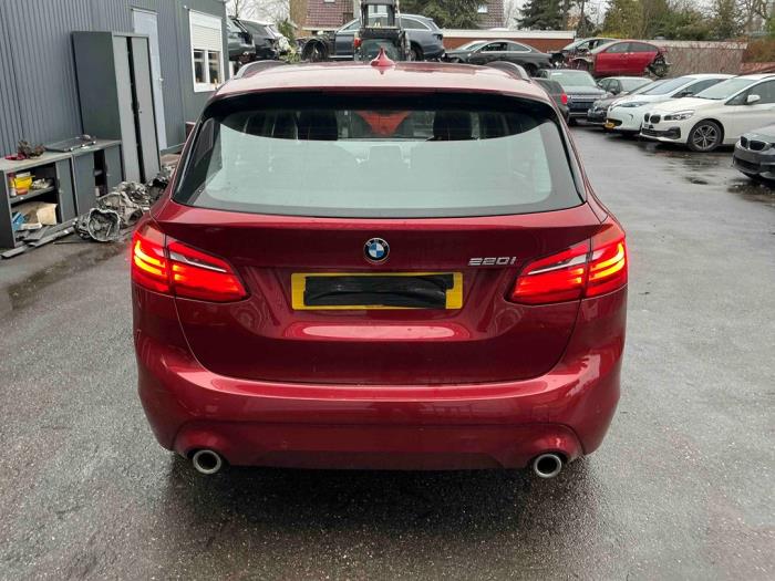 BMW 2 serie Active Tourer 220i 2.0 TwinPower Turbo 16V Vehículo de desguace (2018, Rojo)
